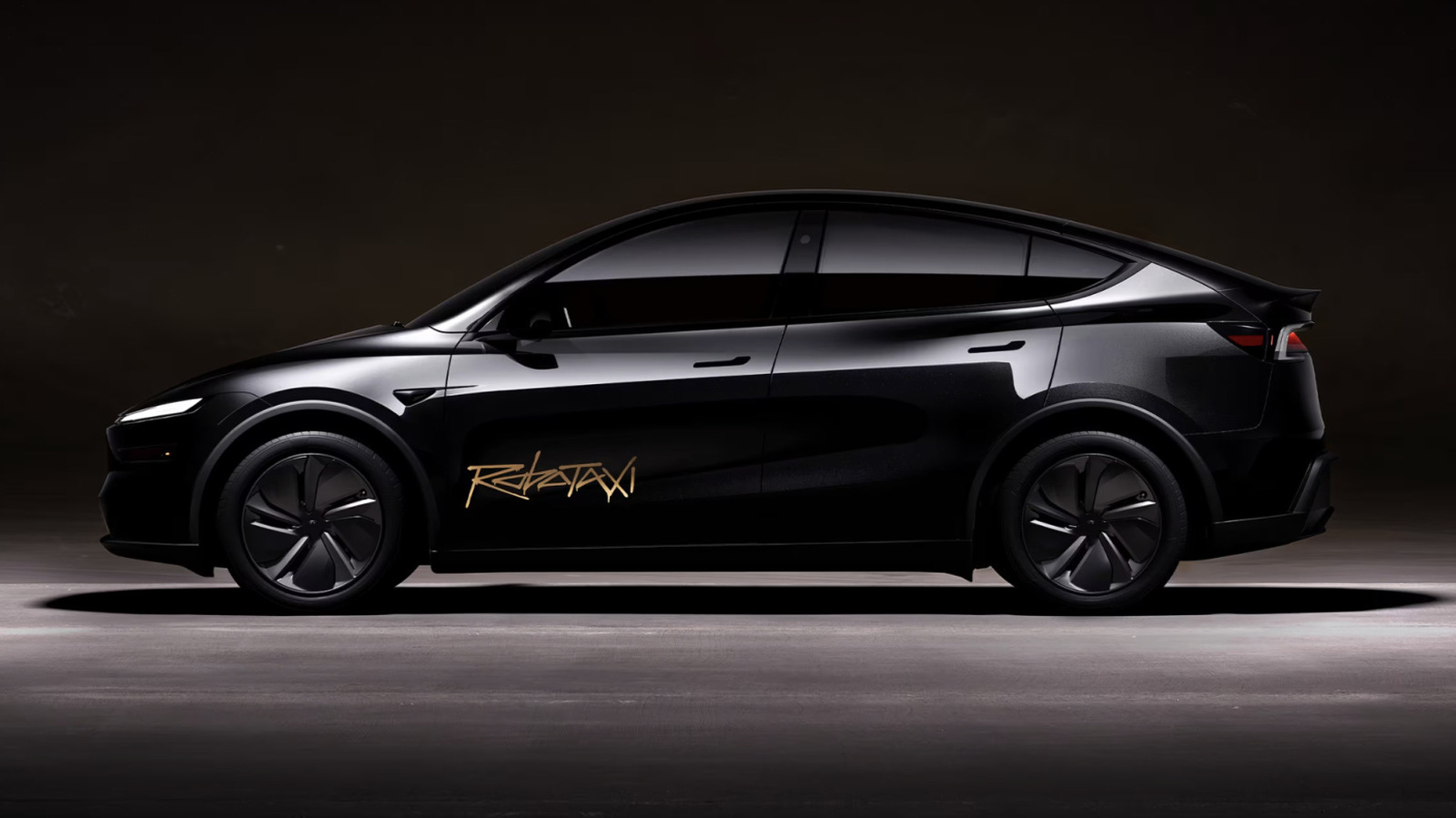 イーロン・マスク氏、安全モニターのないテスラ・ロボタクシーが現在オースティンの路上でテスト中だと語る