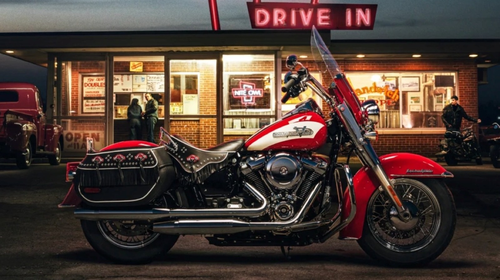 ハーレーダビッドソンはいつゴムマウントエンジンを使い始めましたか?