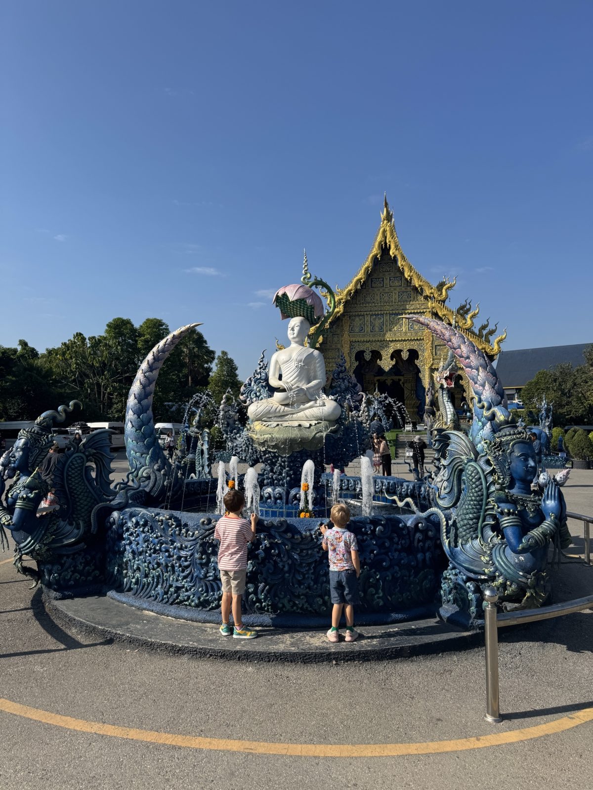 Visiting Blue Temple in Chiang Rai with kids