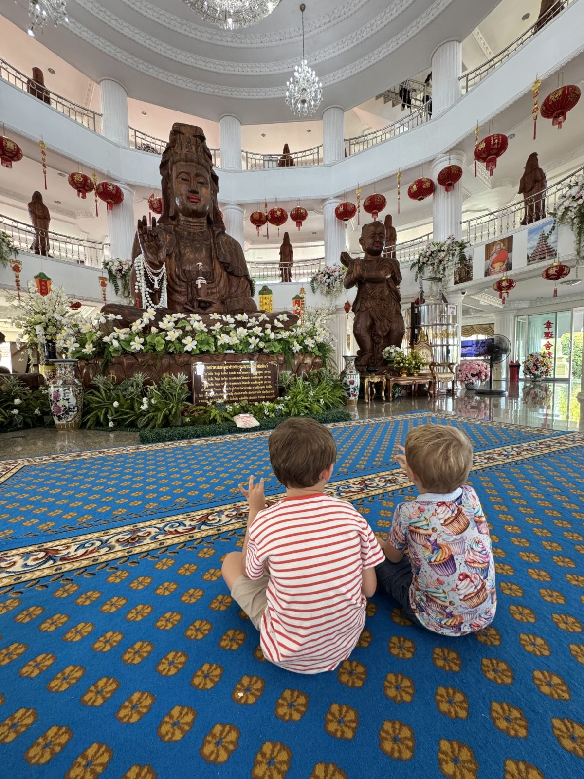 Worldschooling kids in Thailand